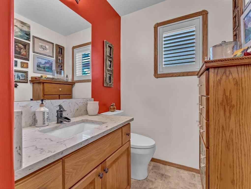 MLS® A2255174 - 12 Sunrise Court SW in SW Southridge Medicine Hat, Residential