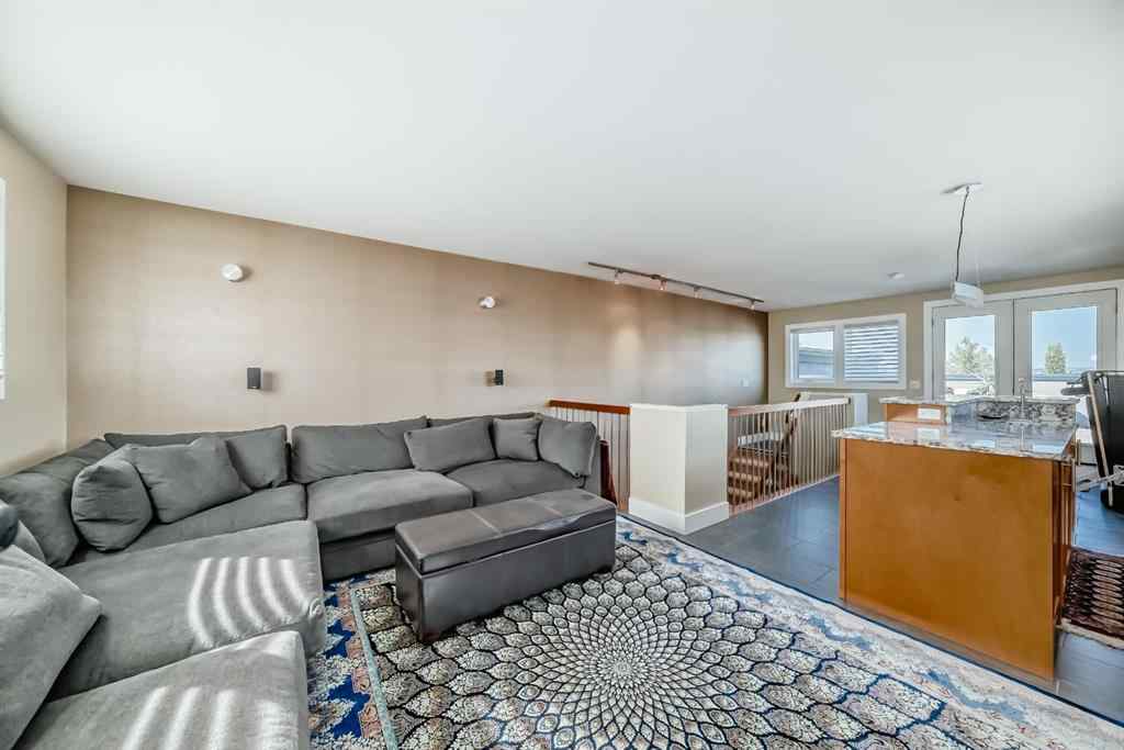 MLS® A2255175 - 2031 28 Avenue SW in South Calgary Calgary, Residential