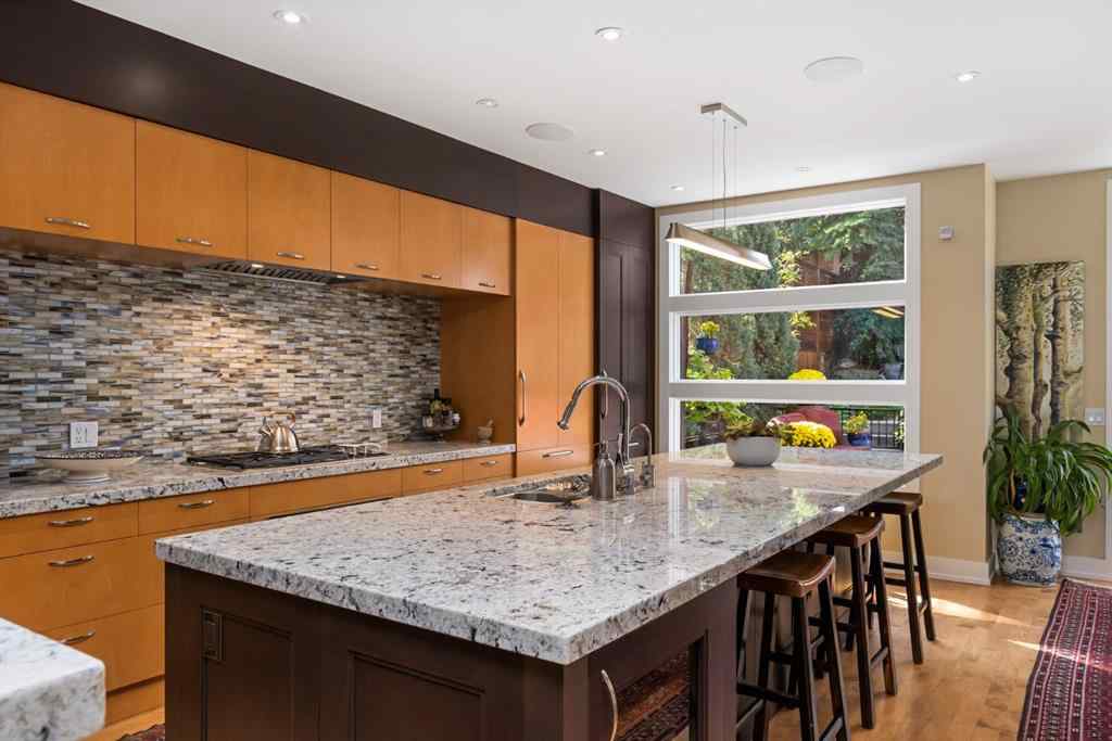 MLS® A2255175 - 2031 28 Avenue SW in South Calgary Calgary, Residential