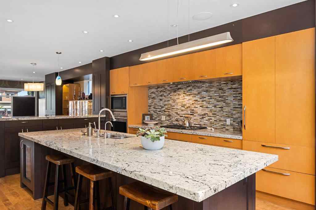 MLS® A2255175 - 2031 28 Avenue SW in South Calgary Calgary, Residential