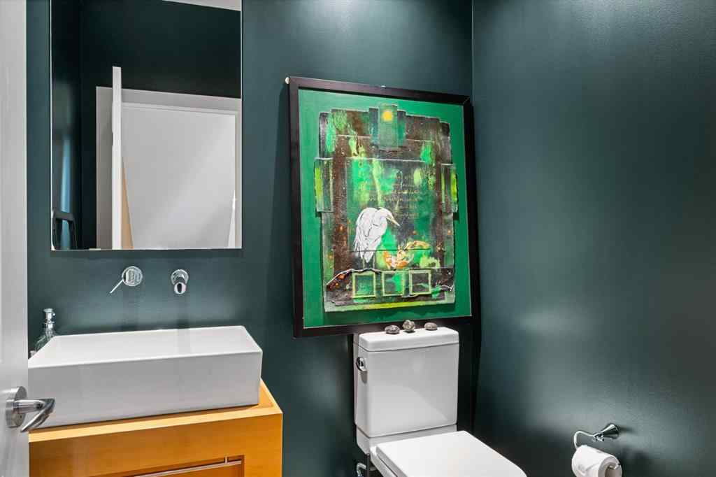 MLS® A2255175 - 2031 28 Avenue SW in South Calgary Calgary, Residential