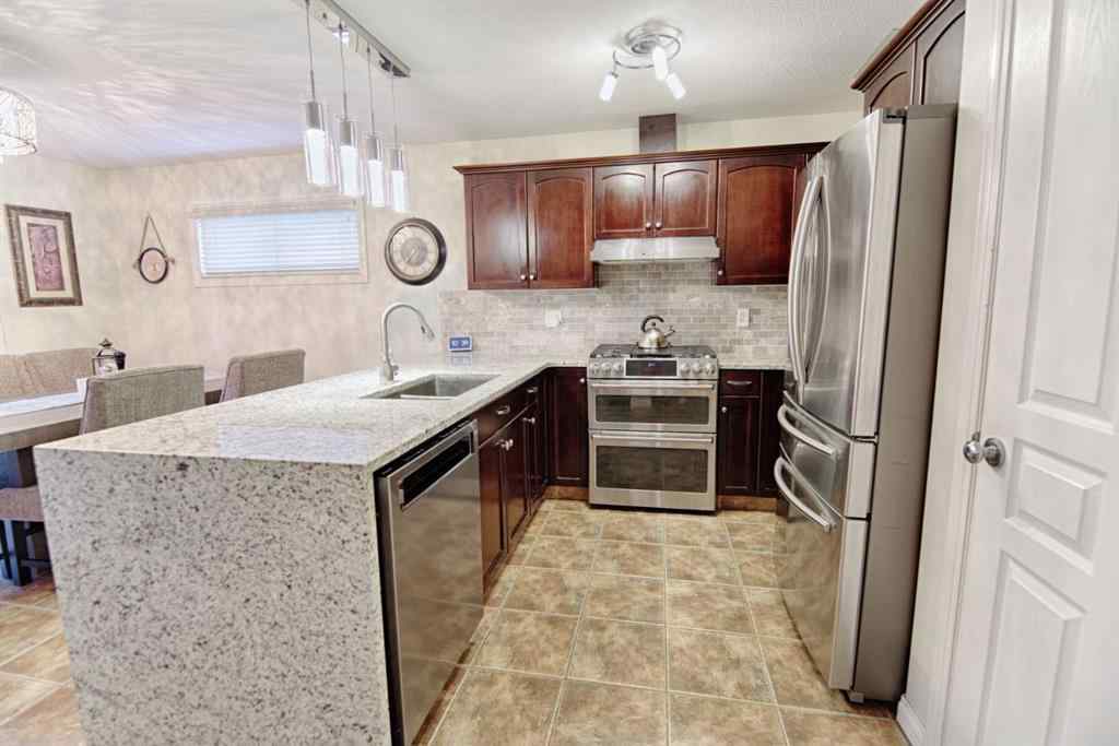 MLS® A2255204 - 420 Silkstone Crescent W in Copperwood Lethbridge, Residential