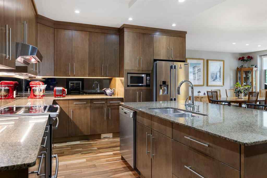 MLS® A2255205 - Unit #204 1407 Kensington Close NW in Hillhurst Calgary, Residential