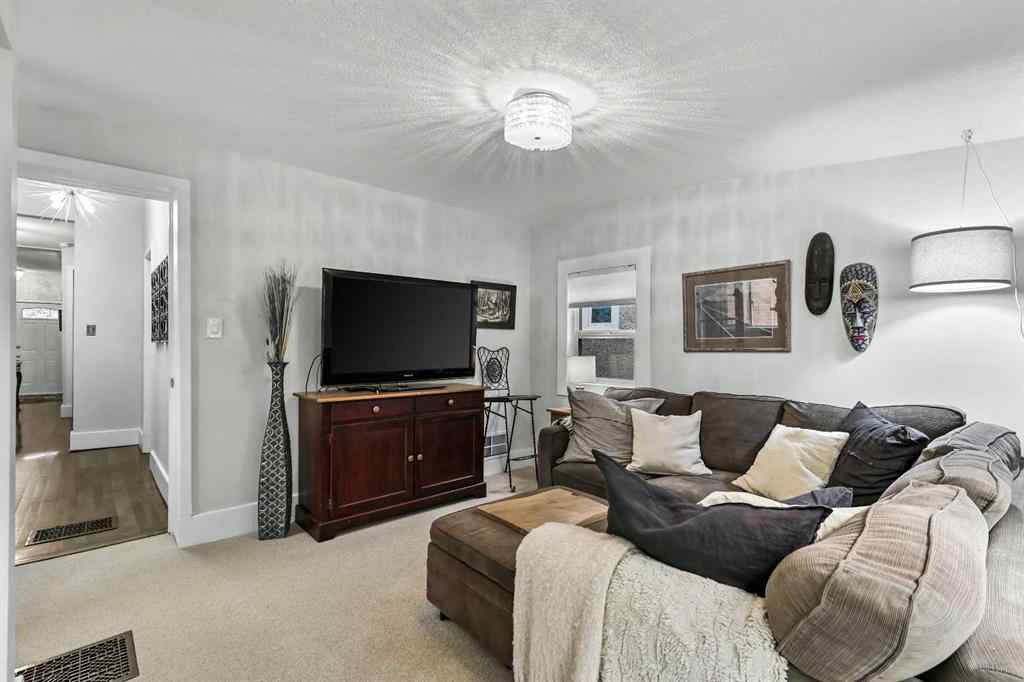 MLS® A2255206 - 447 Marsh Road NE in Crescent Heights Calgary, Residential