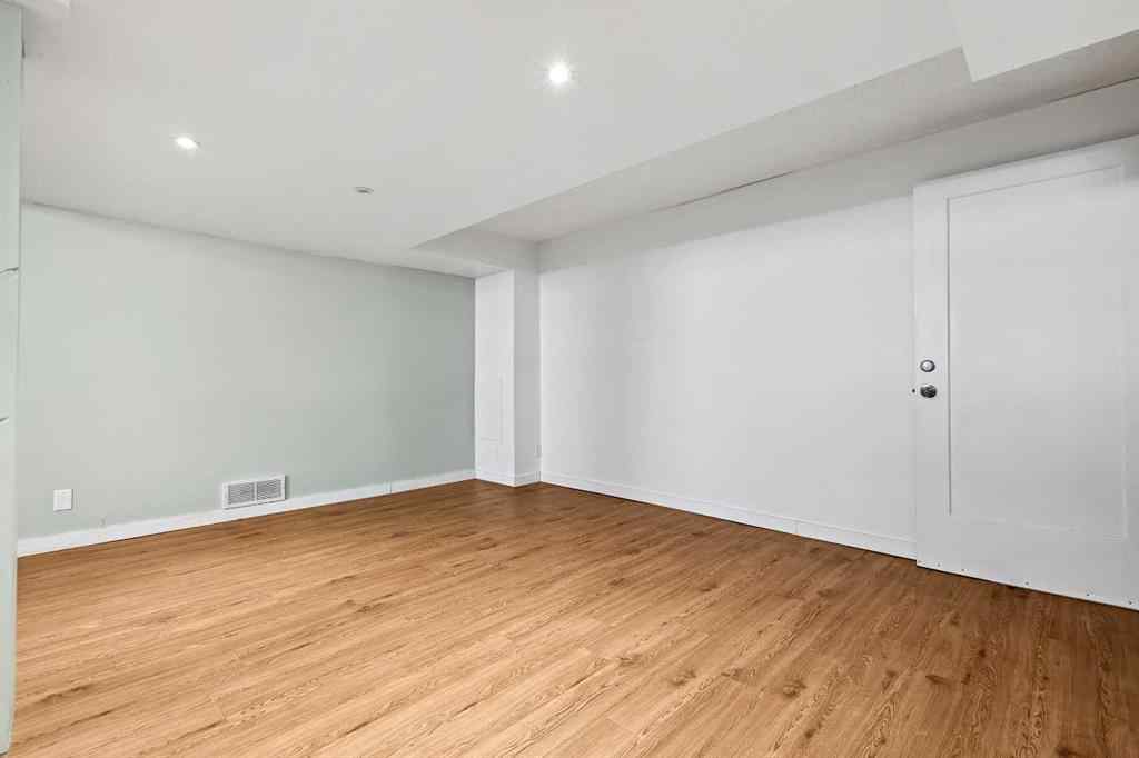 MLS® A2255221 - 3122 42 Street SW in Glenbrook Calgary, Residential
