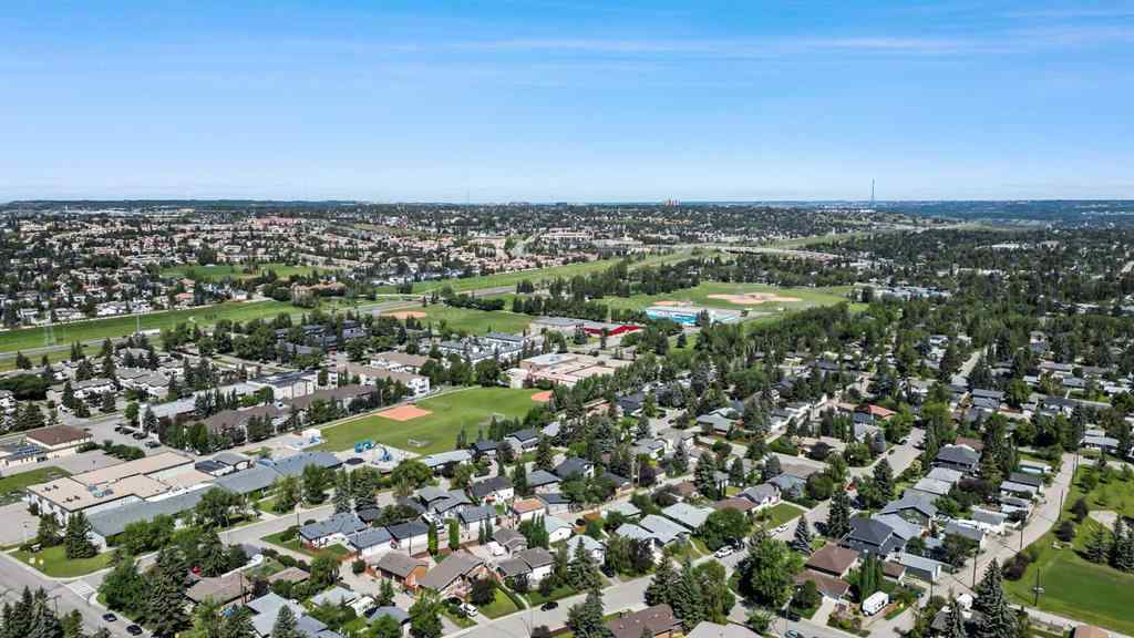 MLS® A2255221 - 3122 42 Street SW in Glenbrook Calgary, Residential
