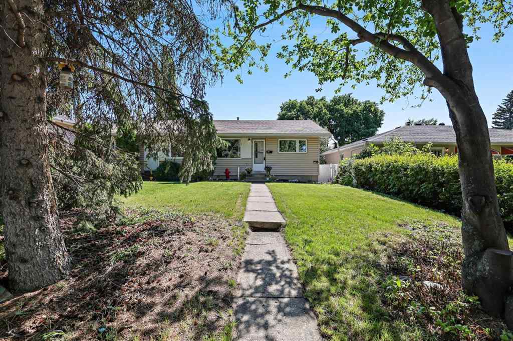MLS® A2255221 - 3122 42 Street SW in Glenbrook Calgary, Residential
