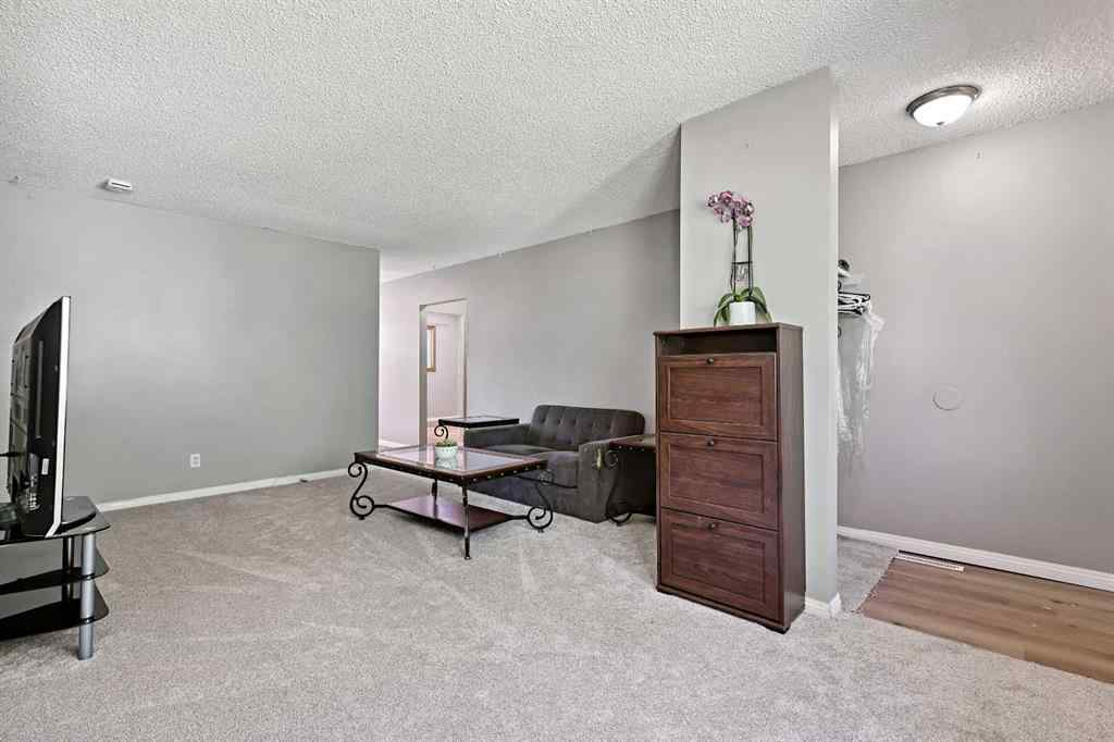 MLS® A2255221 - 3122 42 Street SW in Glenbrook Calgary, Residential