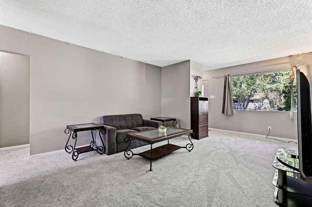 MLS® A2255221 - 3122 42 Street SW in Glenbrook Calgary, Residential