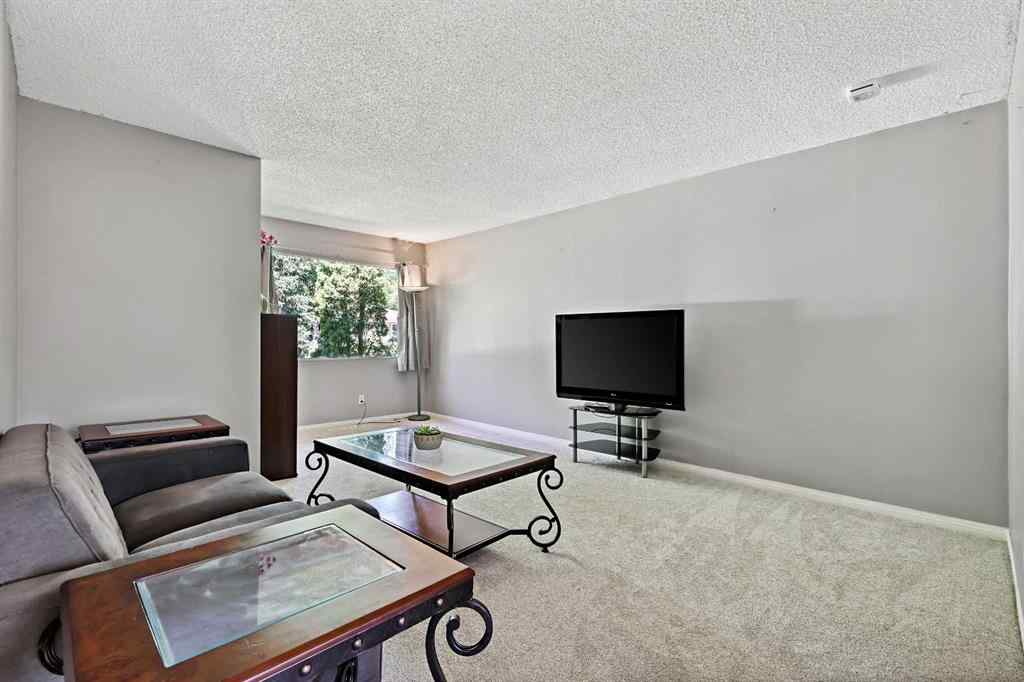 MLS® A2255221 - 3122 42 Street SW in Glenbrook Calgary, Residential