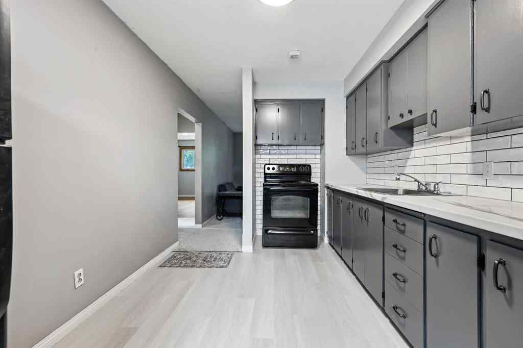 MLS® A2255221 - 3122 42 Street SW in Glenbrook Calgary, Residential