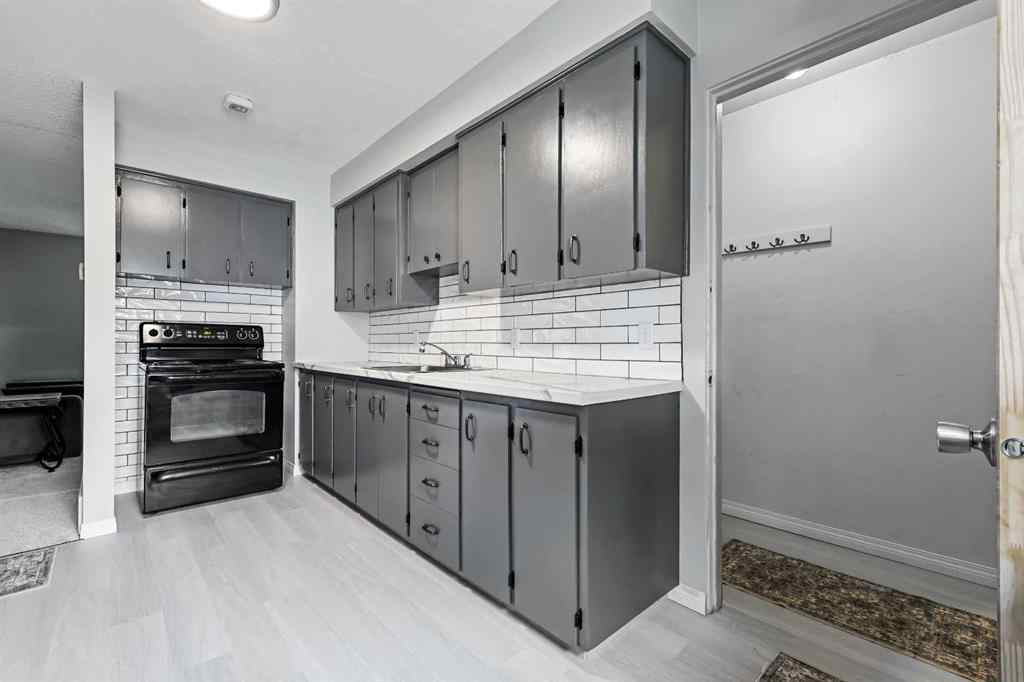 MLS® A2255221 - 3122 42 Street SW in Glenbrook Calgary, Residential
