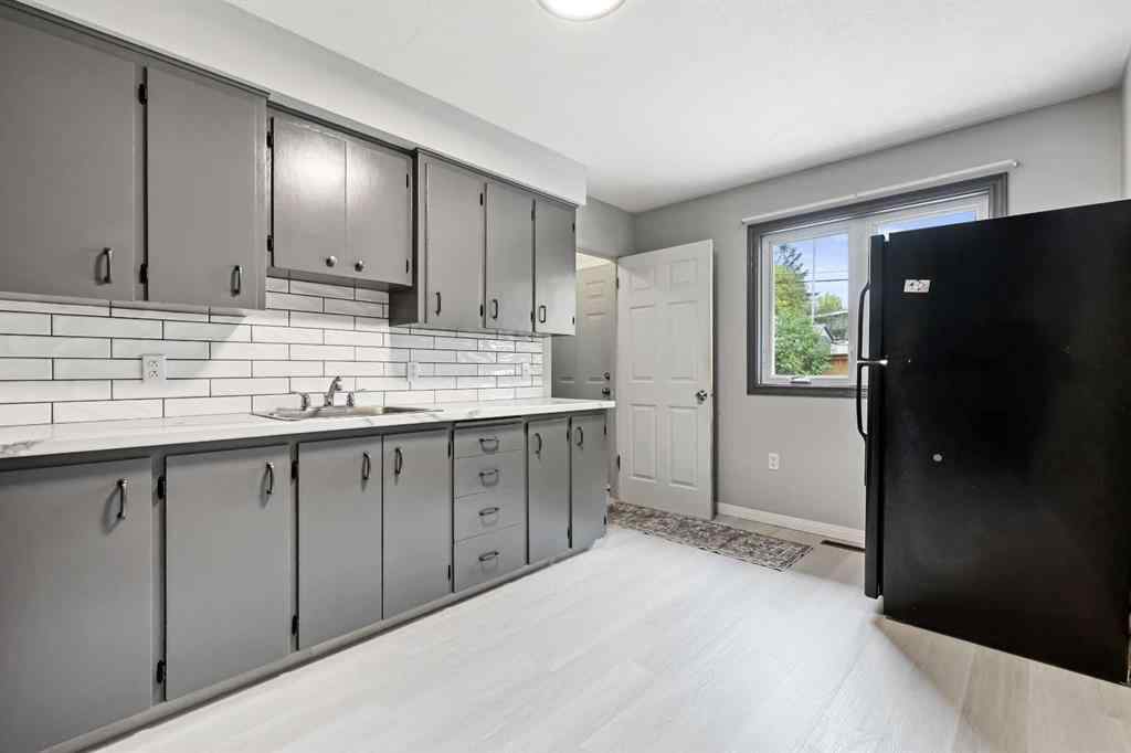 MLS® A2255221 - 3122 42 Street SW in Glenbrook Calgary, Residential