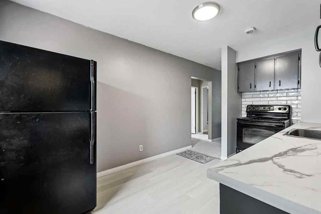 MLS® A2255221 - 3122 42 Street SW in Glenbrook Calgary, Residential