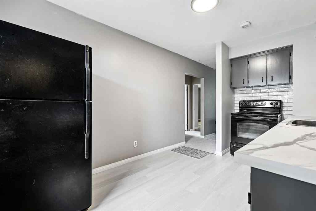 MLS® A2255221 - 3122 42 Street SW in Glenbrook Calgary, Residential