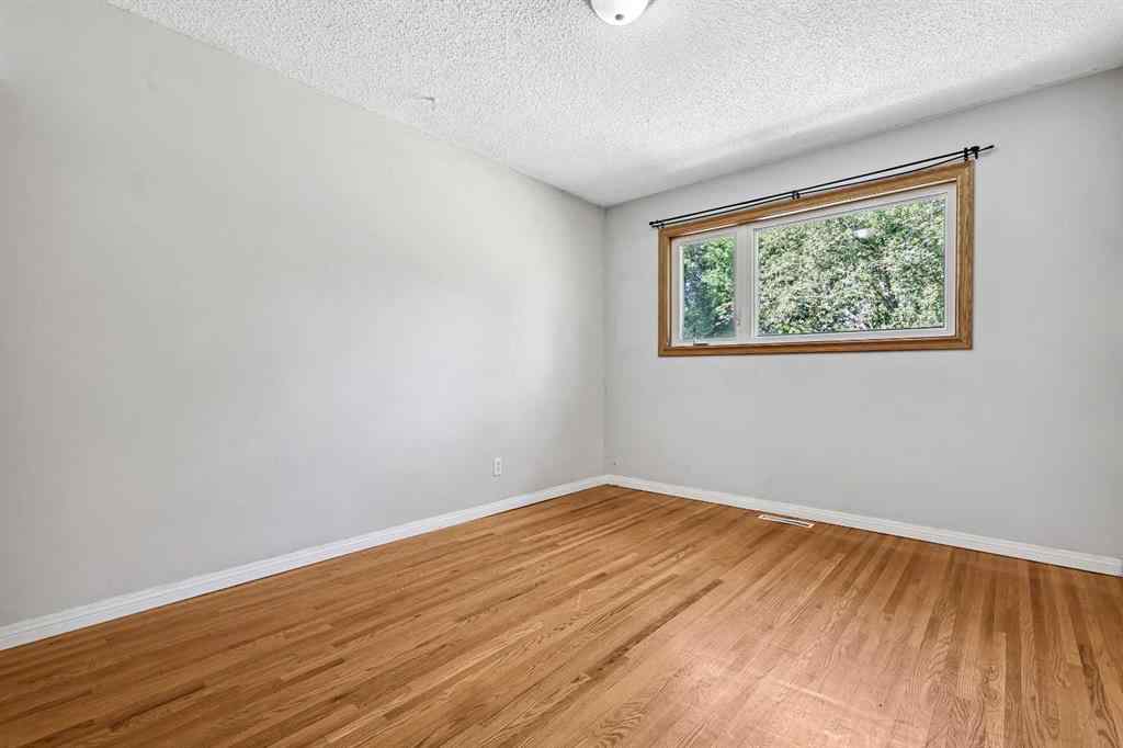 MLS® A2255221 - 3122 42 Street SW in Glenbrook Calgary, Residential