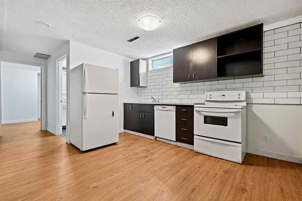 MLS® A2255221 - 3122 42 Street SW in Glenbrook Calgary, Residential