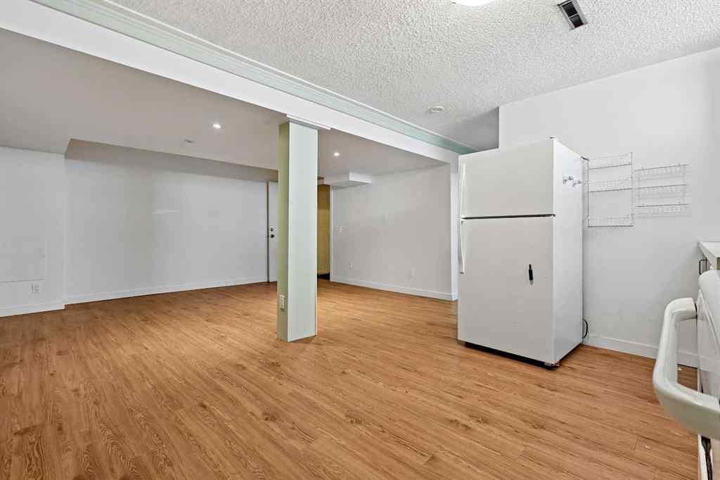 MLS® A2255221 - 3122 42 Street SW in Glenbrook Calgary, Residential