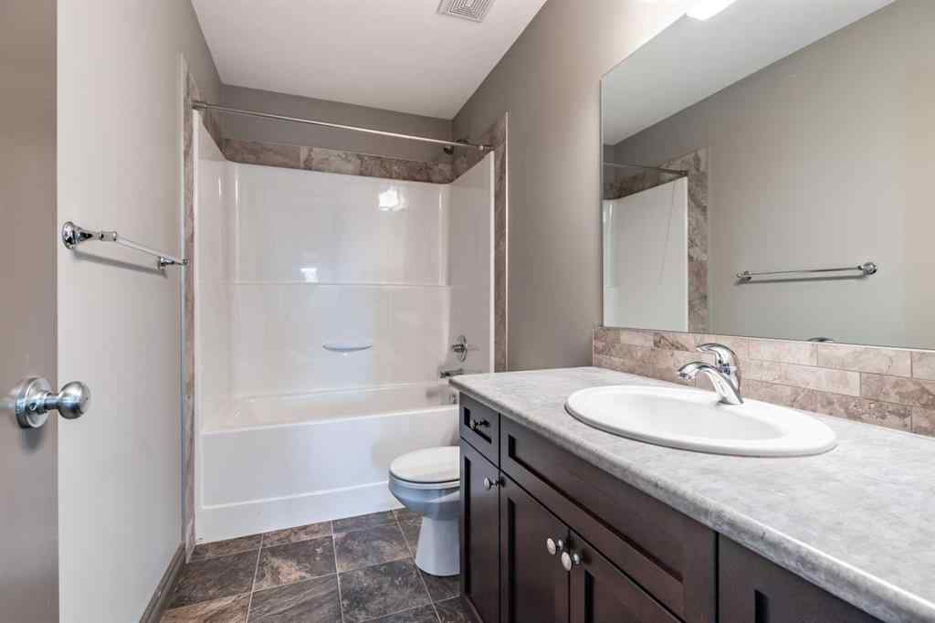 MLS® A2255228 - 44 Hamptons Crescent SE in SE Southridge Medicine Hat, Residential