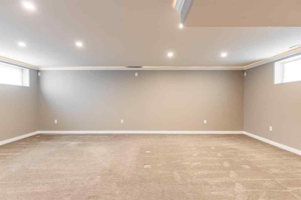 MLS® A2255228 - 44 Hamptons Crescent SE in SE Southridge Medicine Hat, Residential
