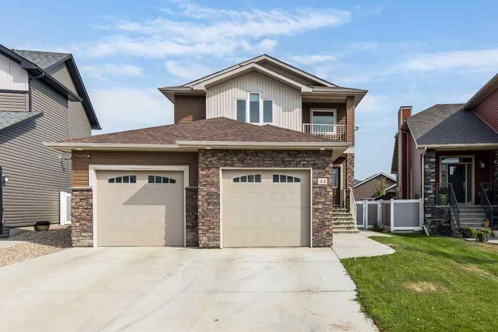 MLS® A2255228 - 44 Hamptons Crescent SE in SE Southridge Medicine Hat, Residential