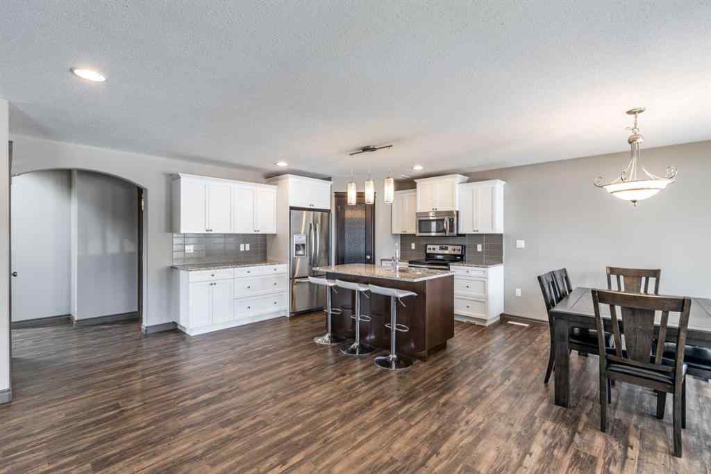 MLS® A2255228 - 44 Hamptons Crescent SE in SE Southridge Medicine Hat, Residential