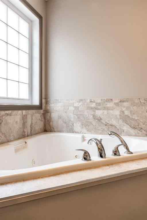 MLS® A2255228 - 44 Hamptons Crescent SE in SE Southridge Medicine Hat, Residential
