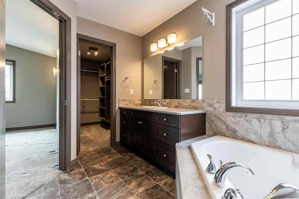 MLS® A2255228 - 44 Hamptons Crescent SE in SE Southridge Medicine Hat, Residential