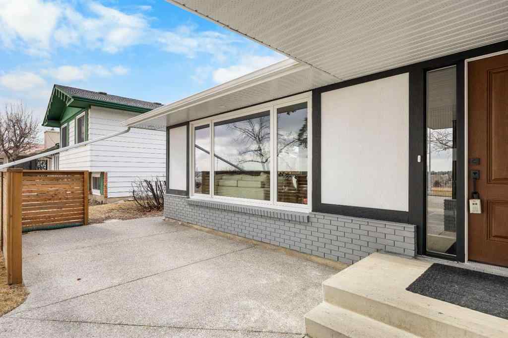 MLS® A2255231 - 1040 Lake Ontario Drive SE in Lake Bonavista Calgary, Residential