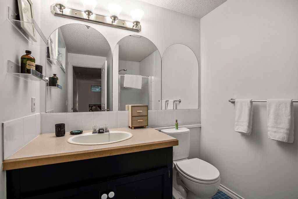 MLS® A2255248 - 1926/1928 32 Street SW in Killarney/Glengarry Calgary, Multi-Family