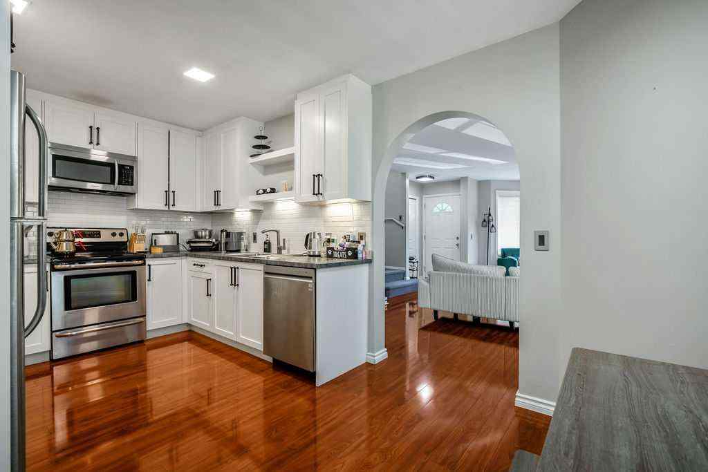 MLS® A2255248 - 1926/1928 32 Street SW in Killarney/Glengarry Calgary, Multi-Family