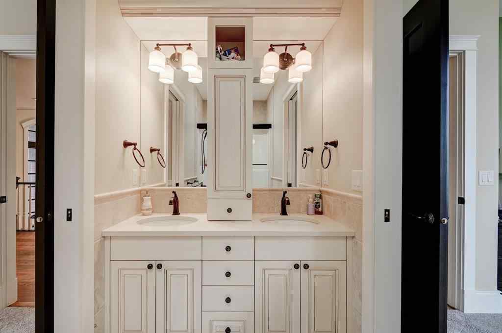 MLS® A2255258 - 1320 17A Street NW in Hounsfield Heights/Briar Hill Calgary, Residential