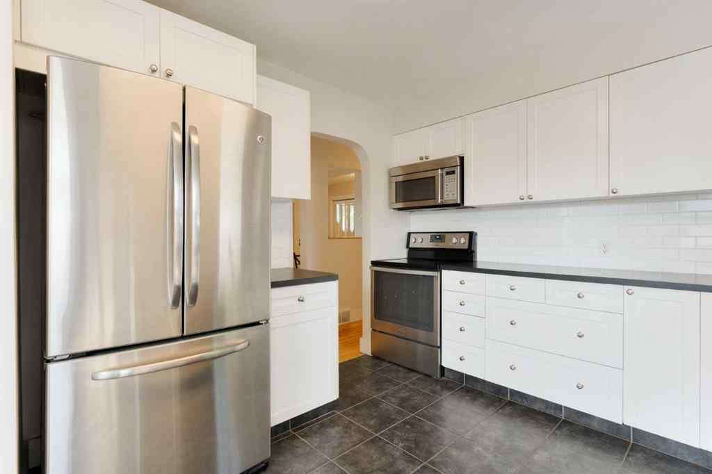 MLS® A2255261 - 412 Tavender Road NW in Thorncliffe Calgary, Residential
