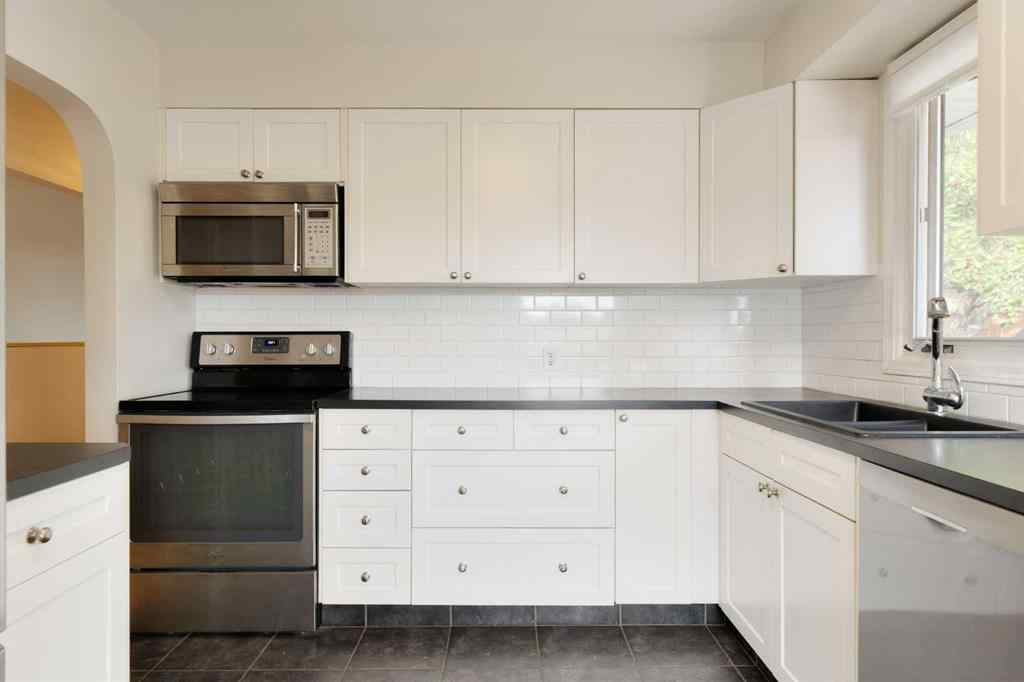 MLS® A2255261 - 412 Tavender Road NW in Thorncliffe Calgary, Residential