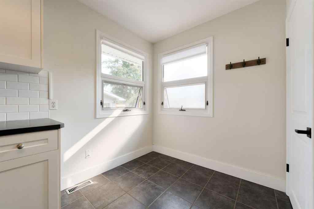 MLS® A2255261 - 412 Tavender Road NW in Thorncliffe Calgary, Residential