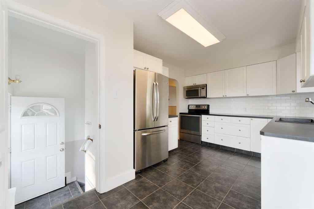 MLS® A2255261 - 412 Tavender Road NW in Thorncliffe Calgary, Residential