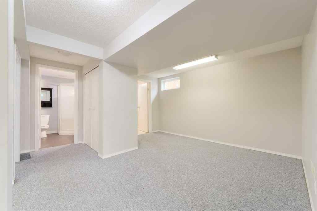 MLS® A2255261 - 412 Tavender Road NW in Thorncliffe Calgary, Residential