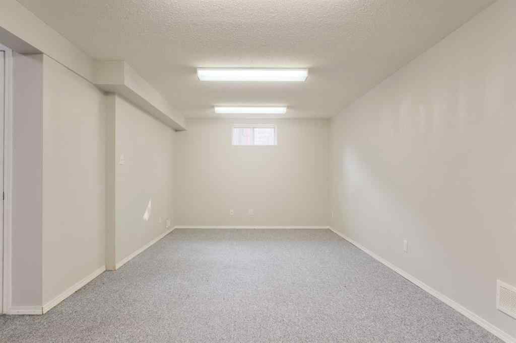 MLS® A2255261 - 412 Tavender Road NW in Thorncliffe Calgary, Residential