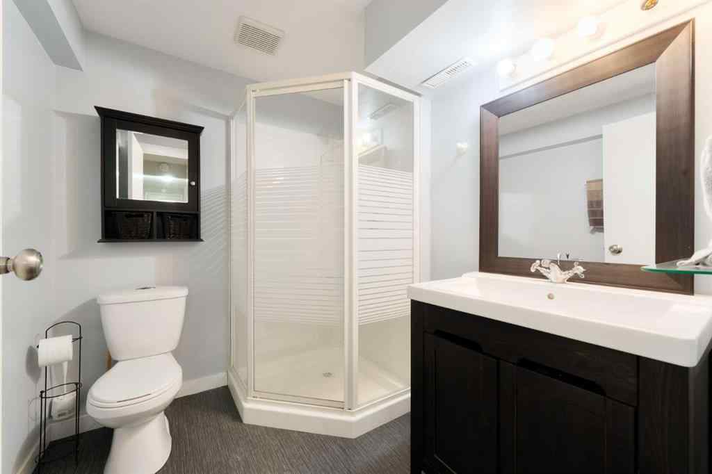 MLS® A2255261 - 412 Tavender Road NW in Thorncliffe Calgary, Residential