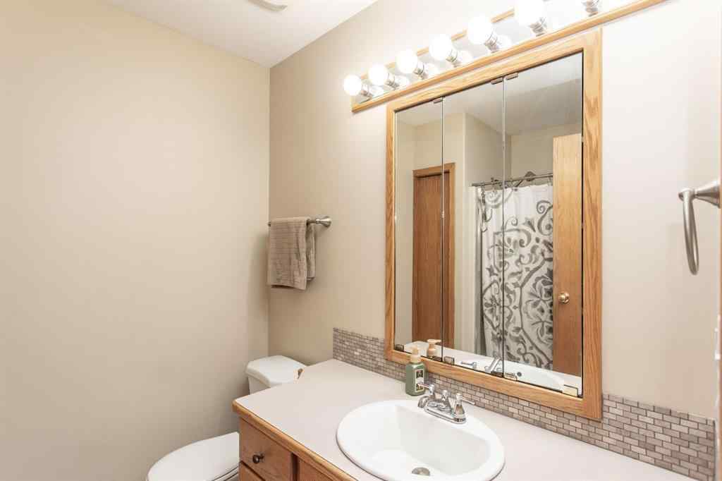 MLS® A2255267 - 179 Douglas Avenue  in Deer Park Estates Red Deer, Residential