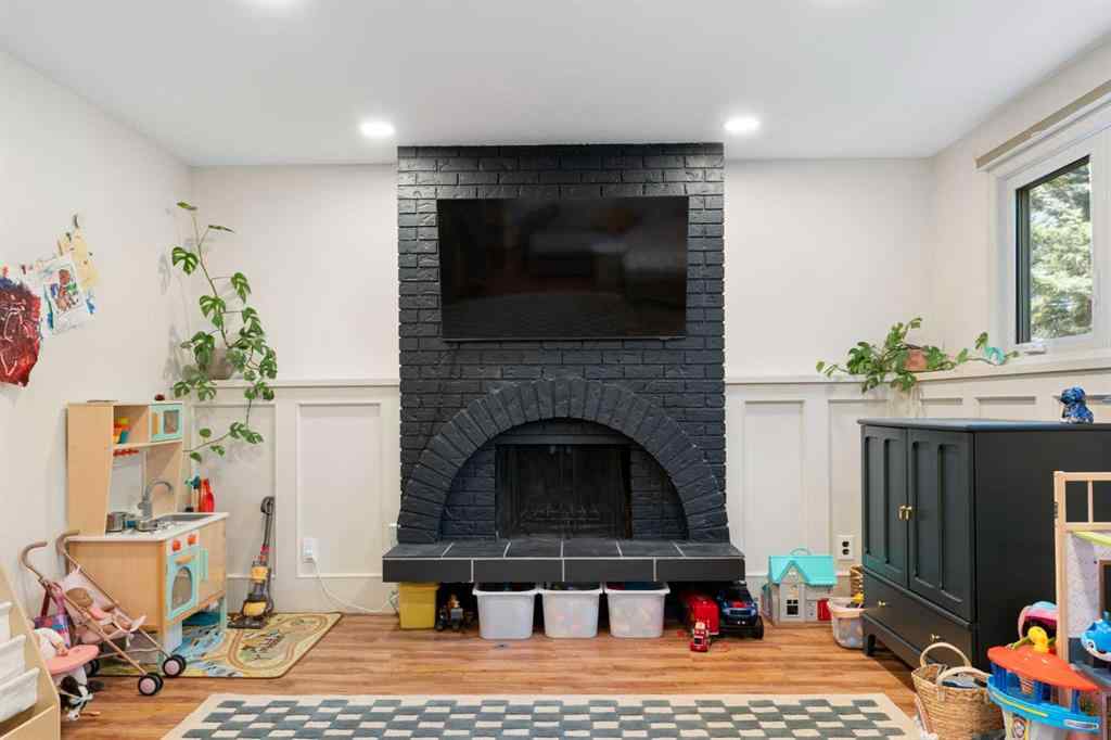 MLS® A2255271 - 9308 26 Street SW in Oakridge Calgary, Residential