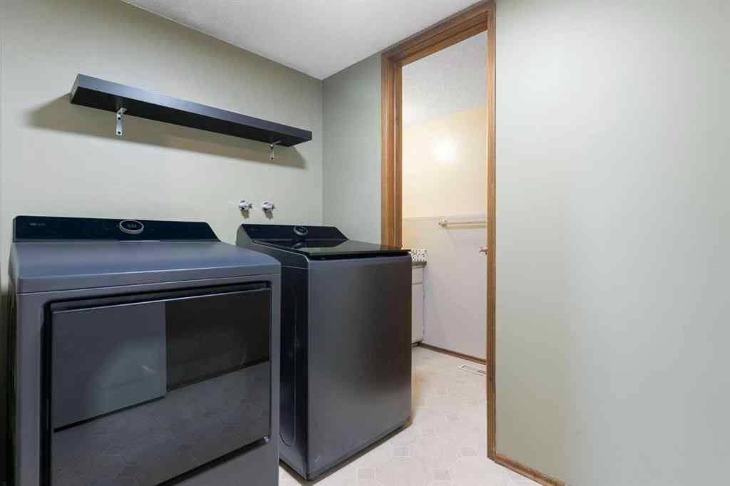 MLS® A2255271 - 9308 26 Street SW in Oakridge Calgary, Residential