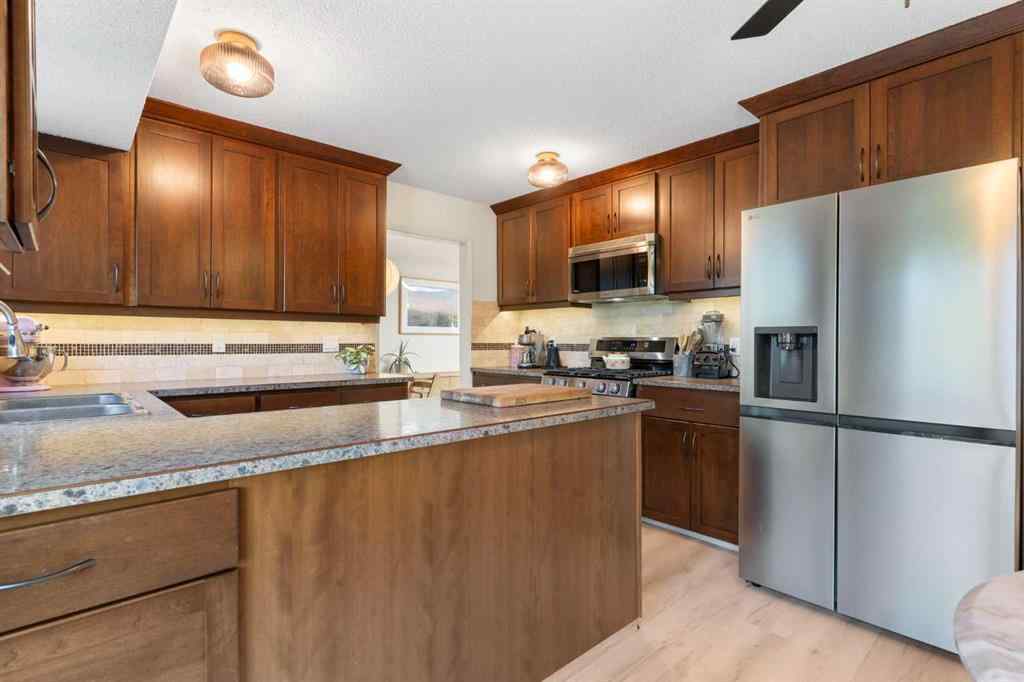 MLS® A2255271 - 9308 26 Street SW in Oakridge Calgary, Residential