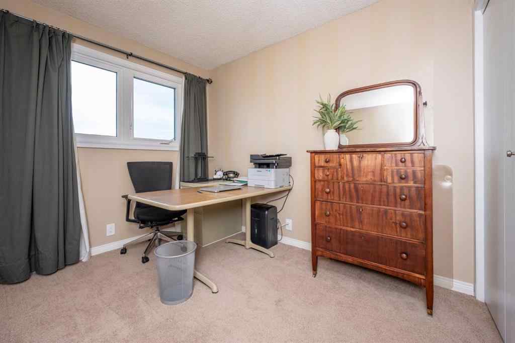 MLS® A2255272 - 4 Beddington Way NE in Beddington Heights Calgary, Residential