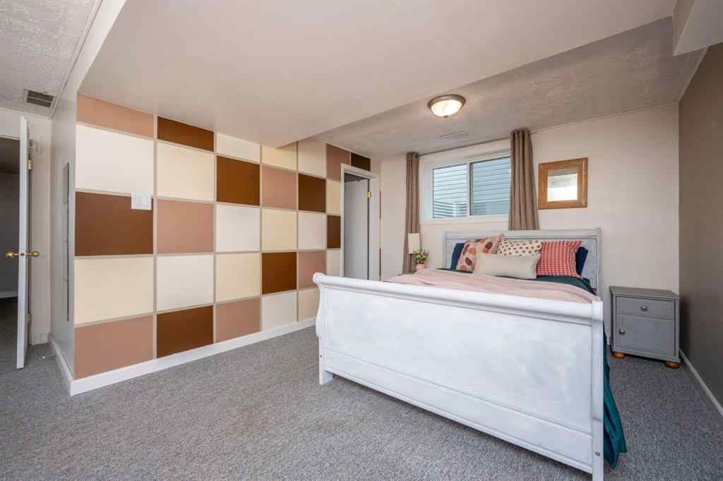 MLS® A2255272 - 4 Beddington Way NE in Beddington Heights Calgary, Residential