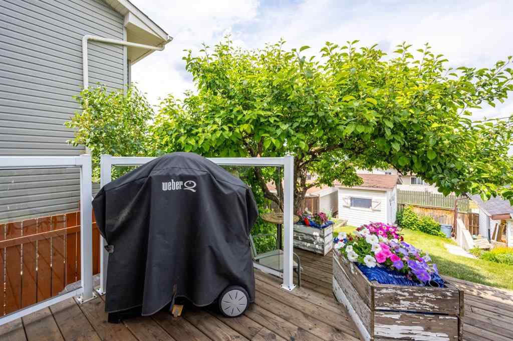 MLS® A2255272 - 4 Beddington Way NE in Beddington Heights Calgary, Residential