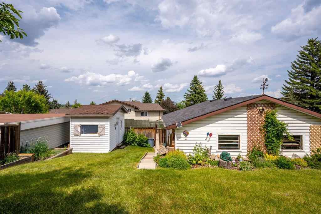 MLS® A2255272 - 4 Beddington Way NE in Beddington Heights Calgary, Residential