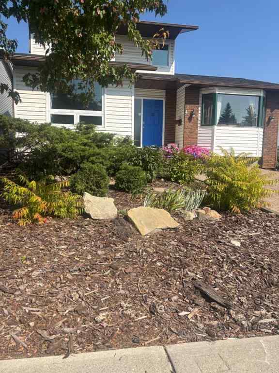 MLS® A2255272 - 4 Beddington Way NE in Beddington Heights Calgary, Residential