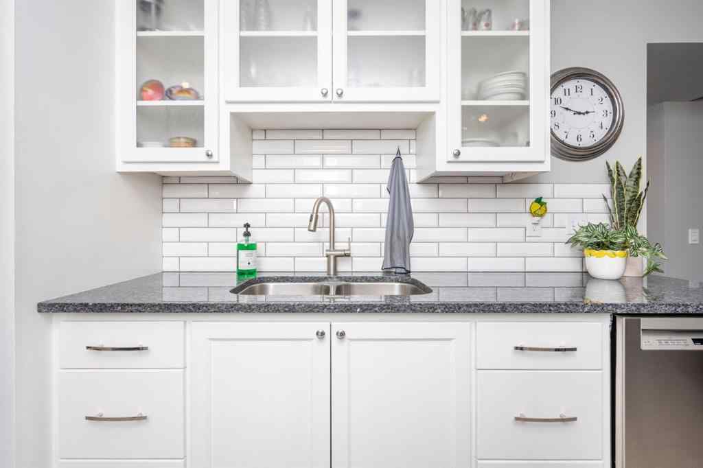 MLS® A2255272 - 4 Beddington Way NE in Beddington Heights Calgary, Residential