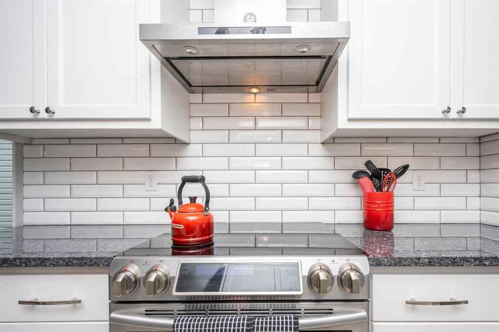 MLS® A2255272 - 4 Beddington Way NE in Beddington Heights Calgary, Residential